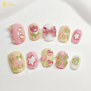Móng tay trẻ em đẹp với mẫu nail họa tiết lộn xộn độc đáo