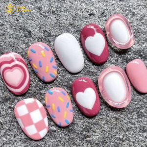 Móng tay trẻ em đẹp với mẫu nail hồng được thiết kế rất đơn giản