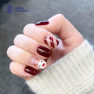 Móng tay vẽ con vật tuần lộc đáng yêu với sắc đỏ rực rỡ và họa tiết Giáng sinh