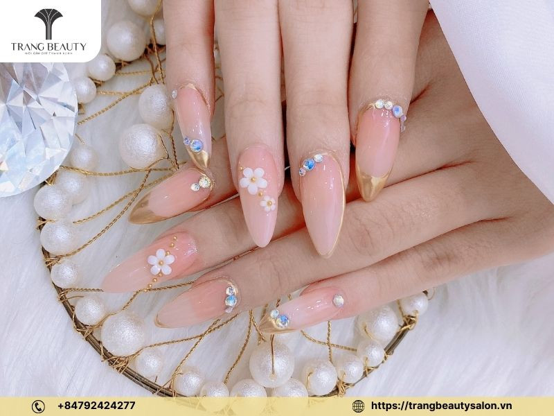 Móng tay vẽ hoa pastel ngọt ngào và thanh lịch
