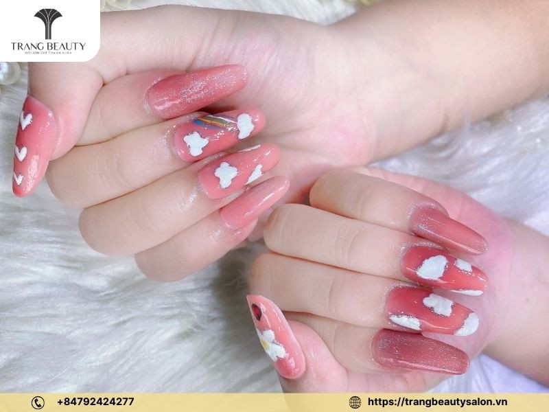 Móng tay vẽ hoa sơn gel chân thực và sang trọng