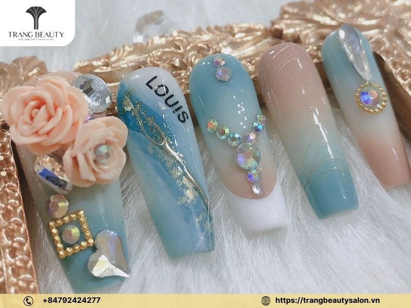 Móng tay vẽ hoa sơn ombre thời thượng và nghệ thuật