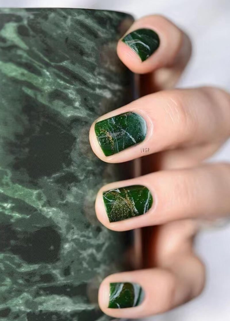 Móng tay xanh lá cây marble vân đá tự nhiên