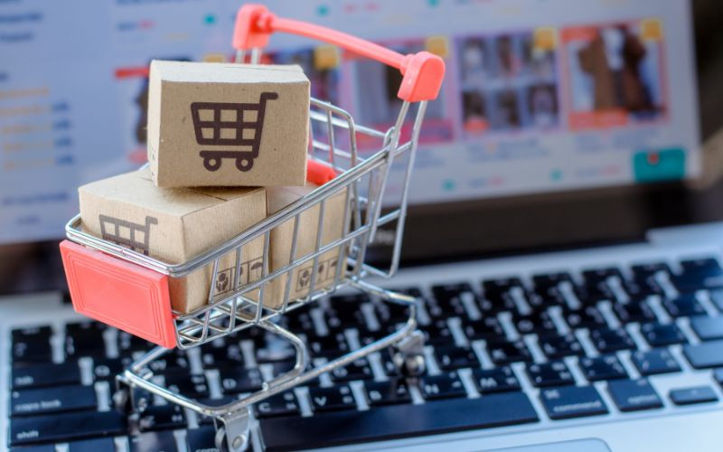 Mua hàng online là một phương thức tiện lợi để tìm mua keo dán móng tay giả, cho phép người tiêu dùng so sánh sản phẩm và đọc đánh giá dễ dàng.