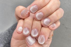 Nail ánh kim bạc cho móng ngắn xinh xắn