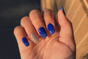 Nail ánh kim xanh dương tươi mới