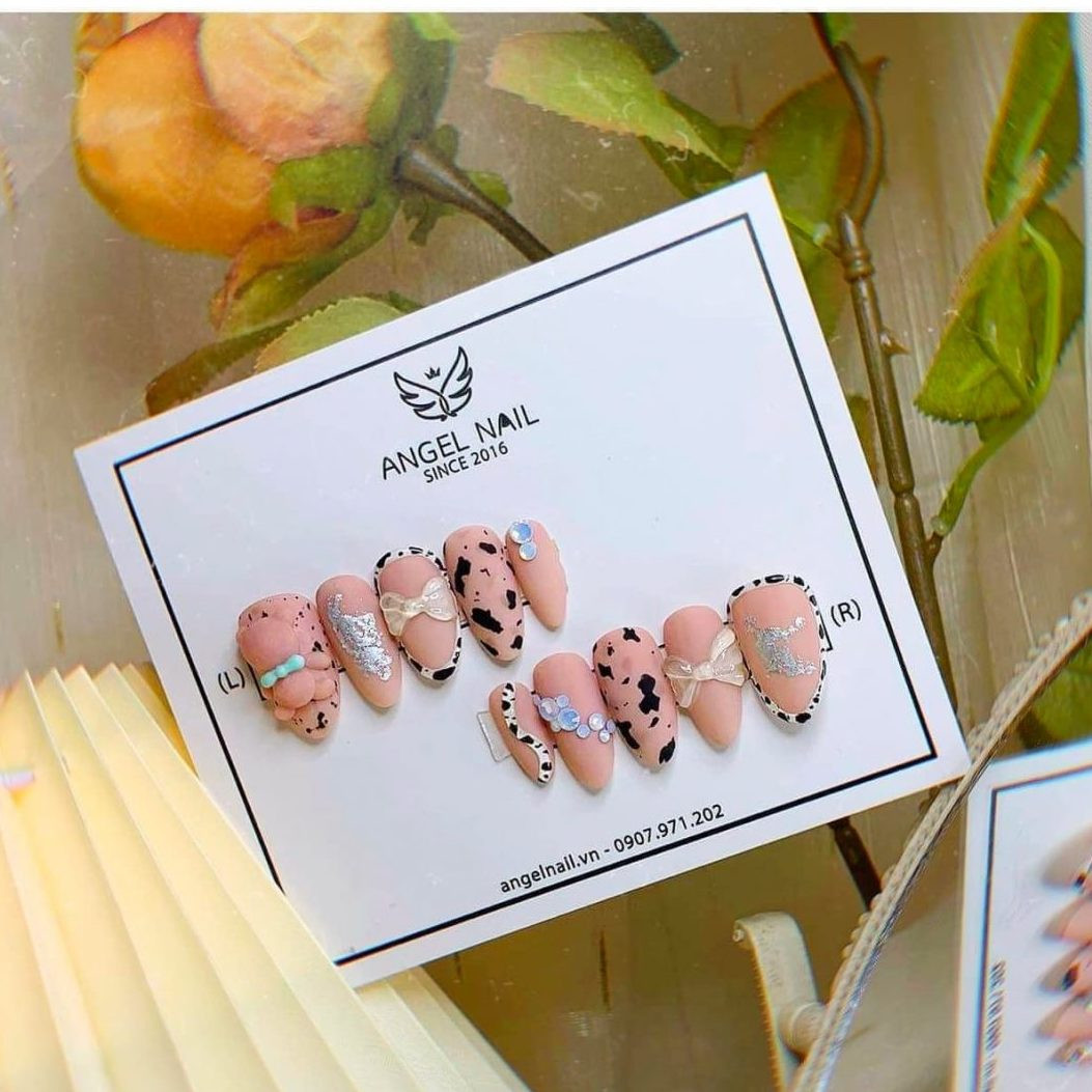 Nail box móng tay giả đẹp cho học sinh với thiết kế đơn giản