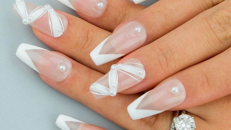 Khám Phá Các Mẫu Móng Tay Đẹp Năm 2024 Đầy Quyến Rũ Nail cô dâu đẹp năm 2024 màu trắng tinh khôi