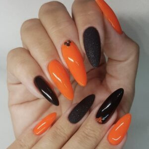 Nail đẹp với cách phối 2 màu cam và đen sang trọng