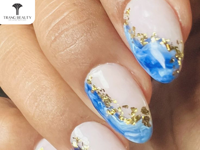 Sơn Móng Tay Đi Biển: Khám Phá Hơn 50 Mẫu Nail Đẹp Nổi Bật Mùa Hè Nail đi biển họa tiết bãi biển cát vàng óng ả, dưới ánh mặt trời