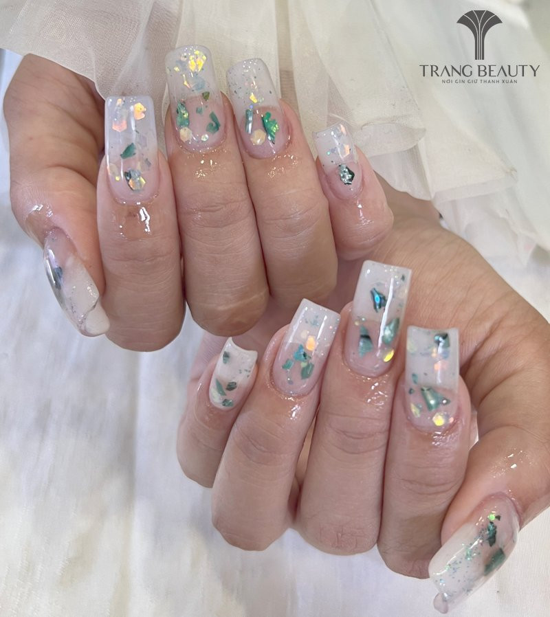 Nail Hàn Quốc Chunky Glitter tông vàng hồng, mang đến vẻ đẹp sang trọng và ấm áp.