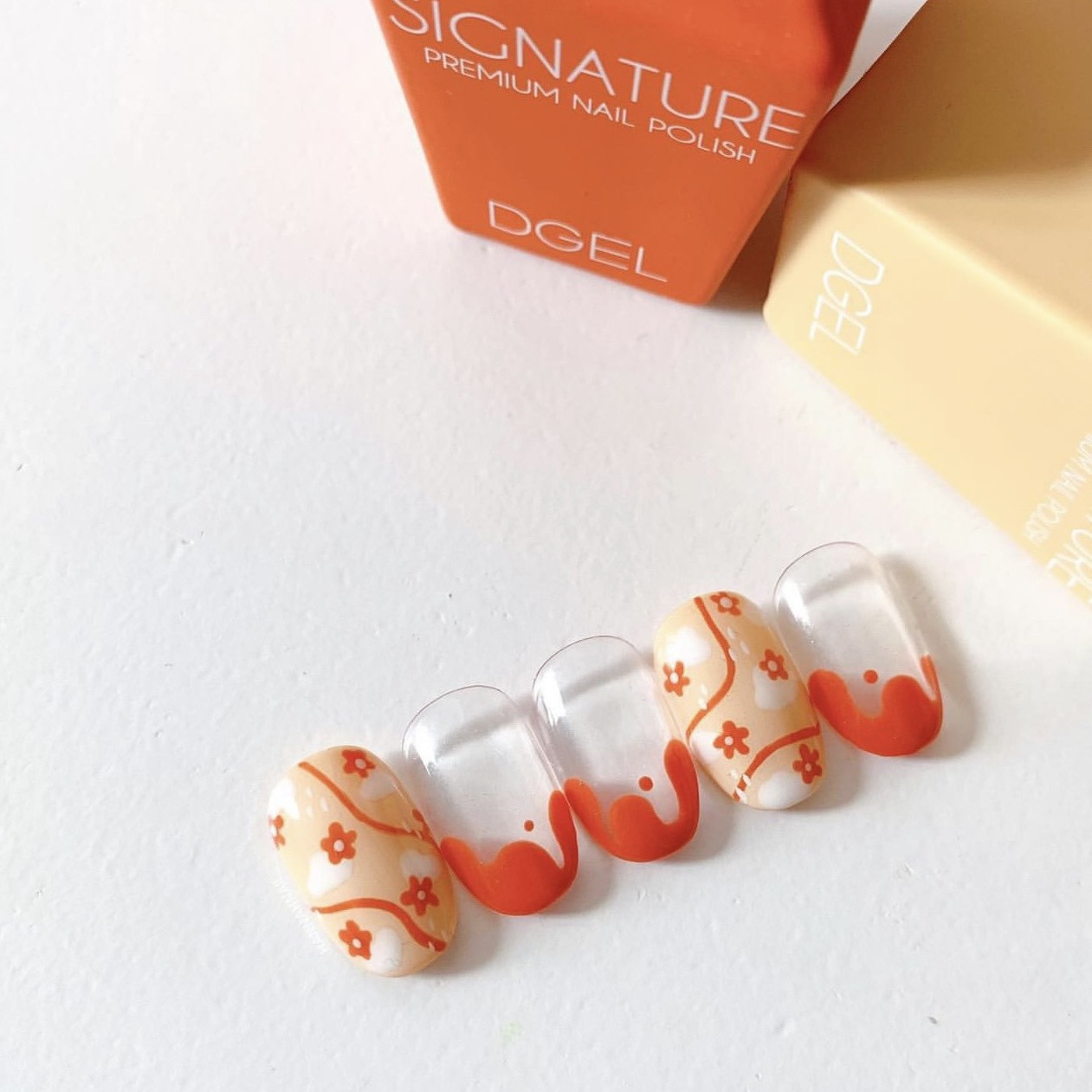 Nail hoa nhỏ li ti đơn giản