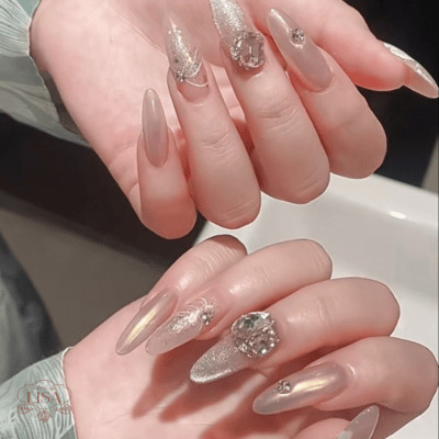 Nail hồng thạch đính charm tinh tế