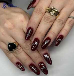 Nail màu đỏ mận phong cách y2k cá tính