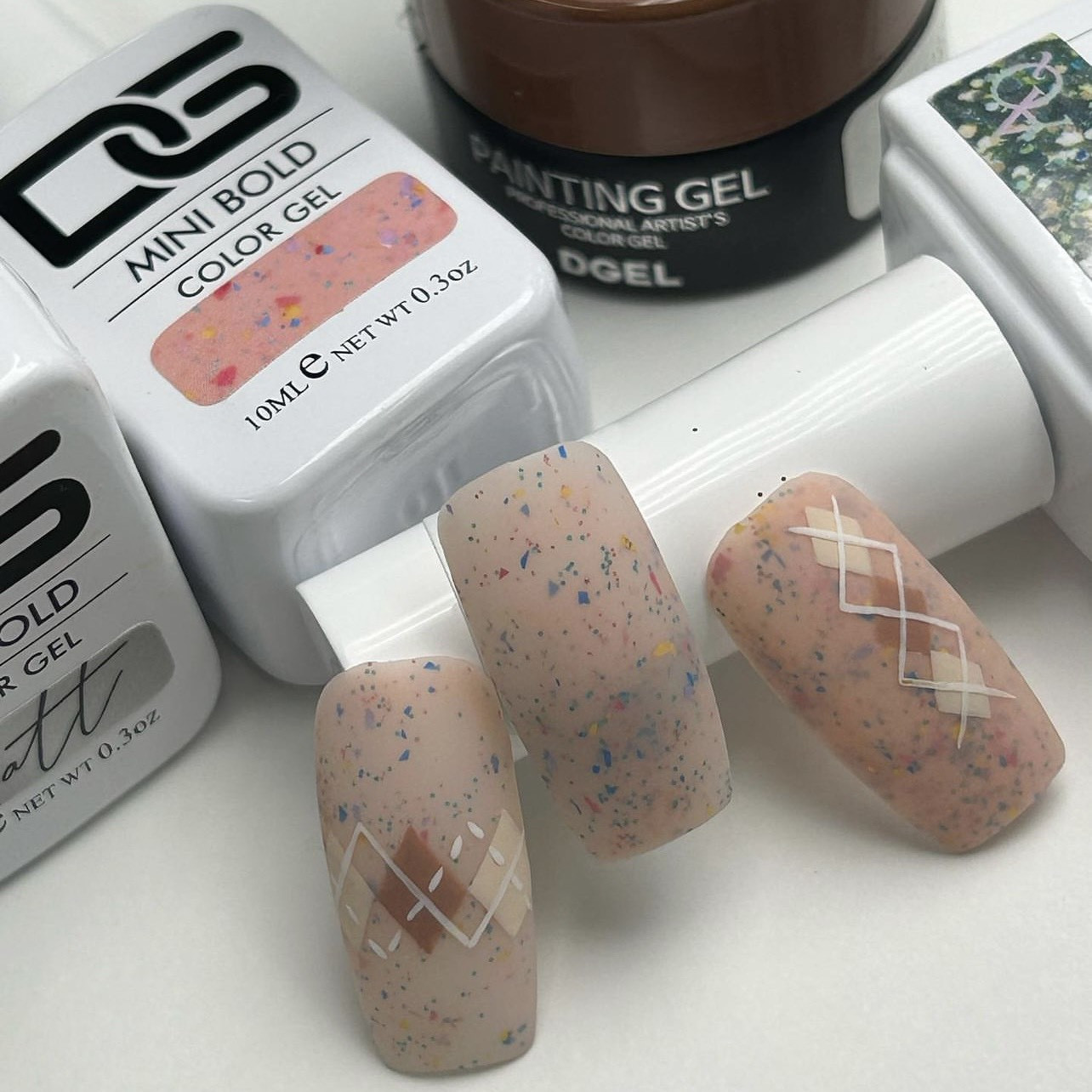 Nail màu nâu be nhẹ nhàng và thời thượng