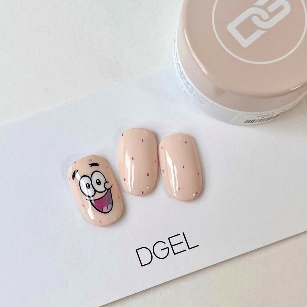 Nail màu nâu sữa, một trong những màu sơn móng tay đẹp 2023