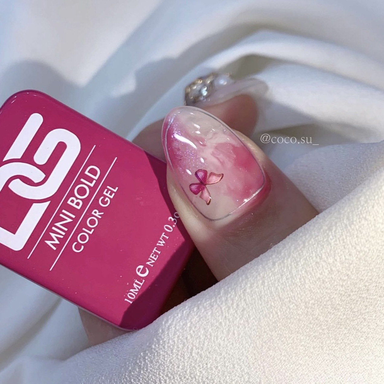 Nail màu pastel Loang vân đá độc đáo