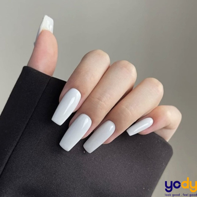 Nail màu sơn móng tay trắng sữa đơn giản, thanh lịch