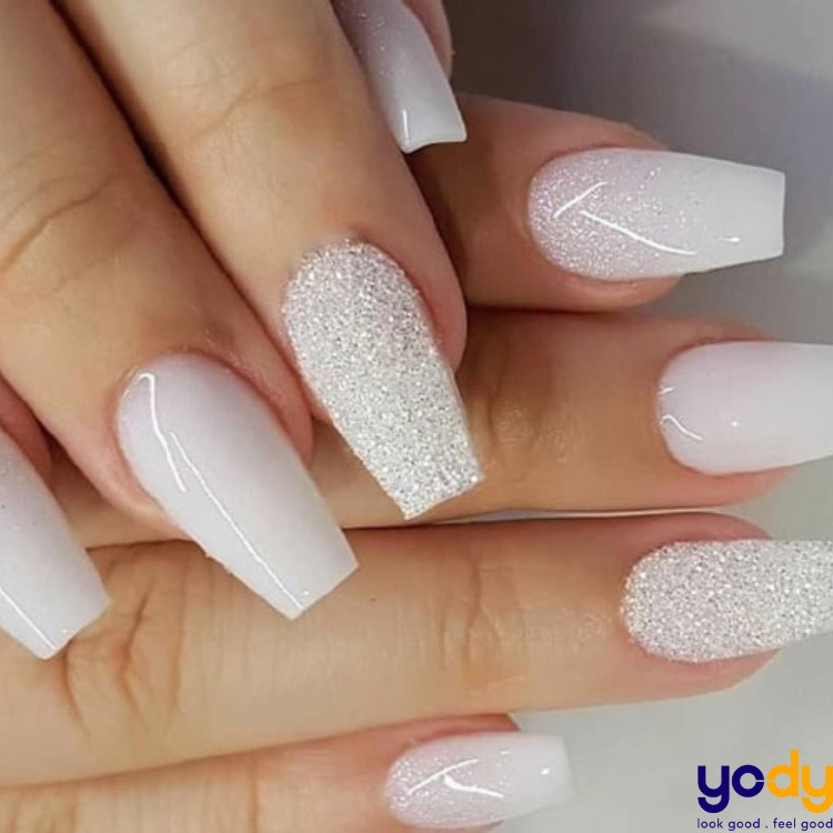 Nail màu sơn móng tay trắng sữa kim tuyến lấp lánh