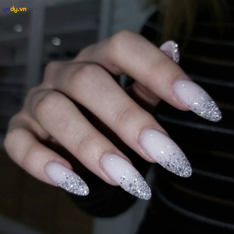 Nail màu sơn móng tay trắng sữa nhũ lấp lánh