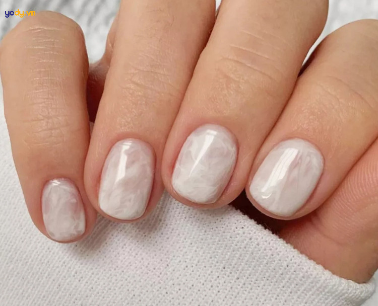 Nail màu trắng sữa vân đá sang trọng