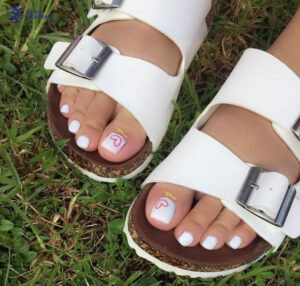Nail móng chân tone trắng kem dành cho các bạn trẻ