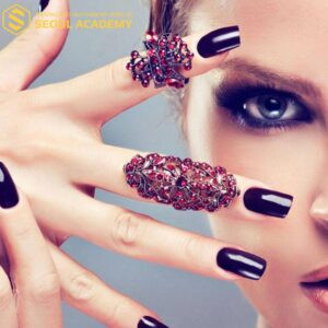 Nail ngắn tự nhiên tôn vinh vẻ đẹp của móng tay nhỏ với màu sắc chuẩn
