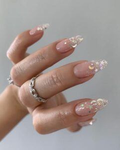 Nail nhũ ngôi sao, mặt trăng mới lạ, độc đáo