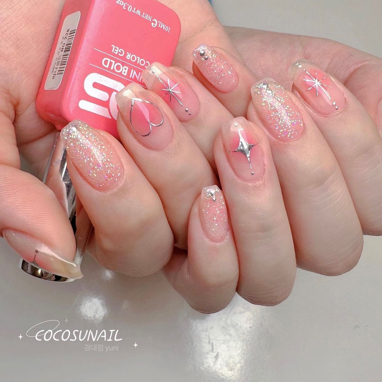 Nail nude họa tiết lá xinh xắn