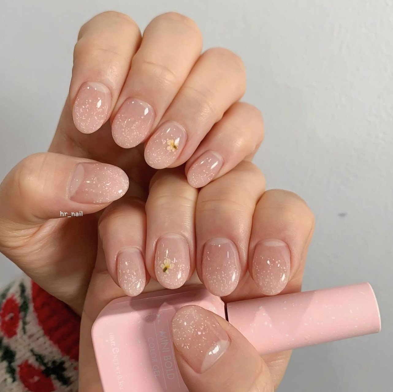 Nail nude kính màu hồng