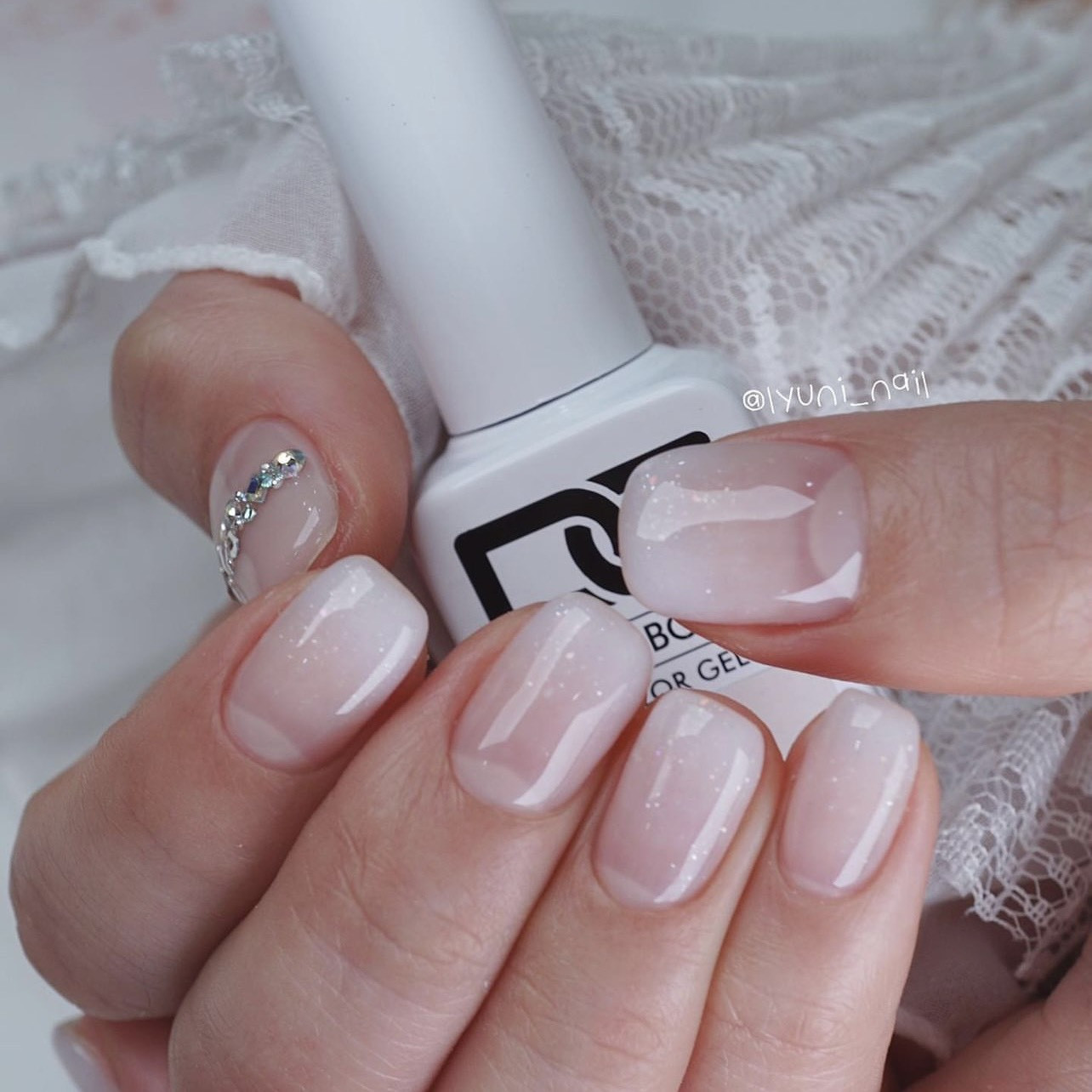 Nail ombre trắng sữa chuyển màu