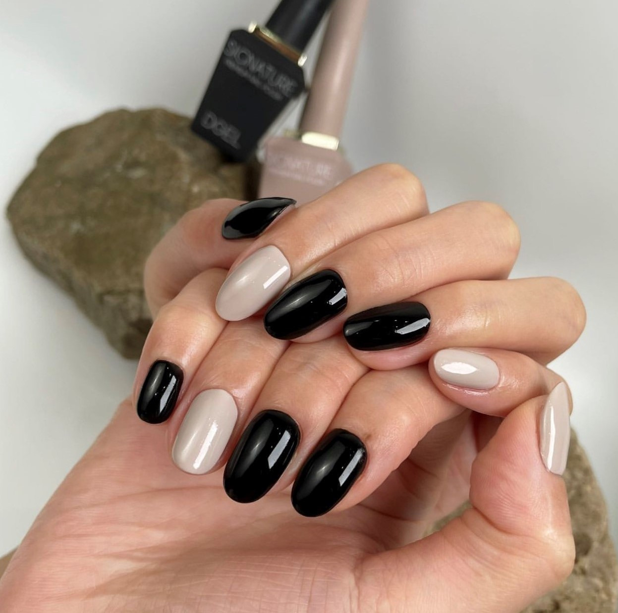 Nail trắng đen tương phản ấn tượng