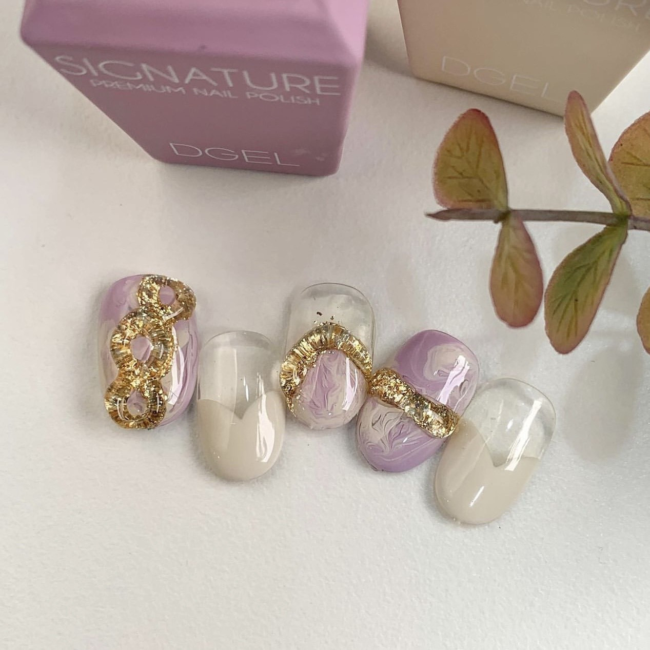 Nail trắng trong suốt phối hồng dễ thương