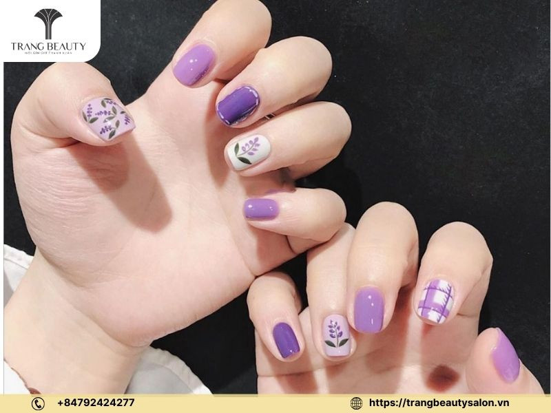 Nail xà cừ màu tím mộng mơ với ánh ngọc trai quyến rũ (hình ảnh mang tính minh họa cho phong cách có thể áp dụng cho chân)