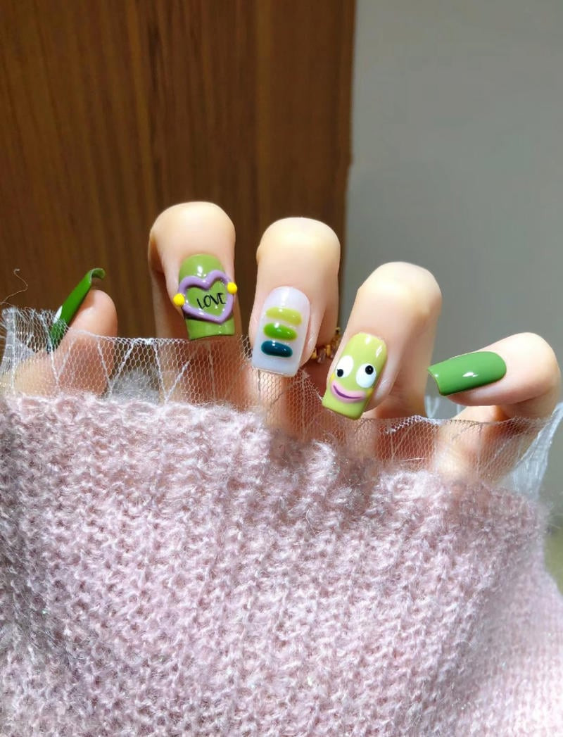 Nail xanh lá vẽ hoạt hình chú ếch dễ thương
