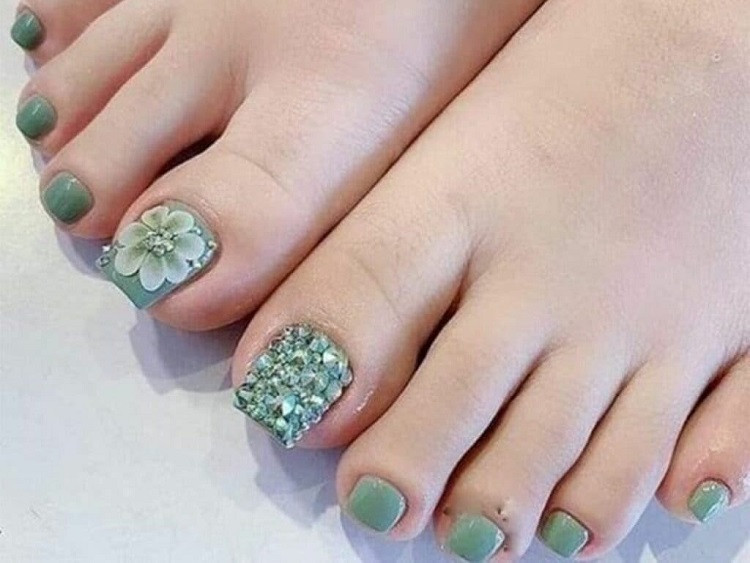 Nail xanh ngọc đính đá lấp lánh và đẳng cấp