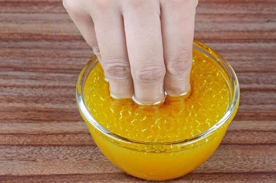 Ngâm móng tay trong nước cam để kích thích mọc dài