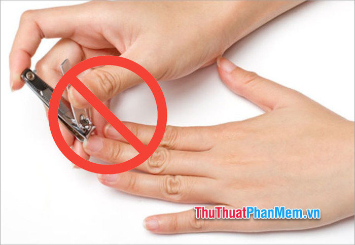 những ngày cần tránh tỉa móng tay trong lịch tháng 8 2025