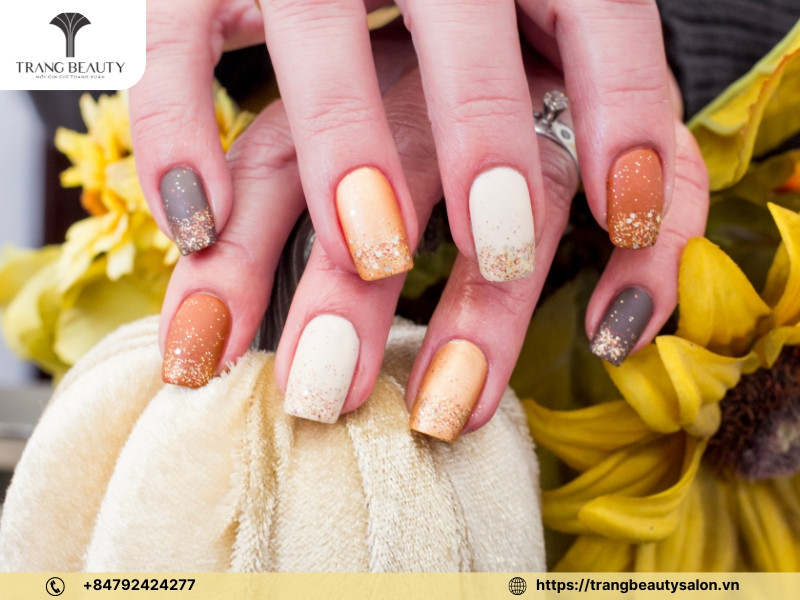 Phong cách Skittle đầy màu sắc từ menu nail tiếng anh