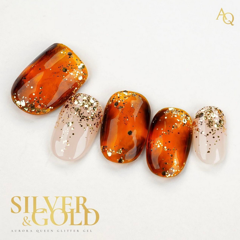 Phụ kiện tinh tế phối cùng nail màu nâu vàng sang trọng