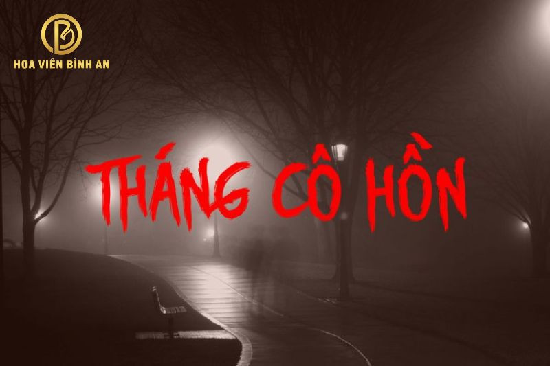 Phụ nữ đang sơn móng tay màu đỏ với nhiều họa tiết