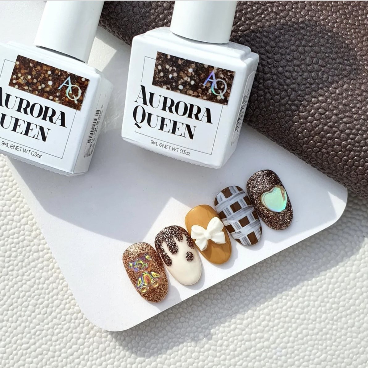 Quy trình chăm sóc móng tay quan trọng sau khi sơn móng tay màu nâu vàng