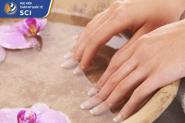 Quy trình chuẩn bị móng để sơn nhám móng tay theo phong cách Hàn Quốc