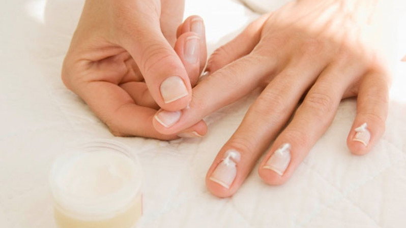 Sản phẩm dưỡng móng giúp cải thiện móng tay bị thụt vào trong