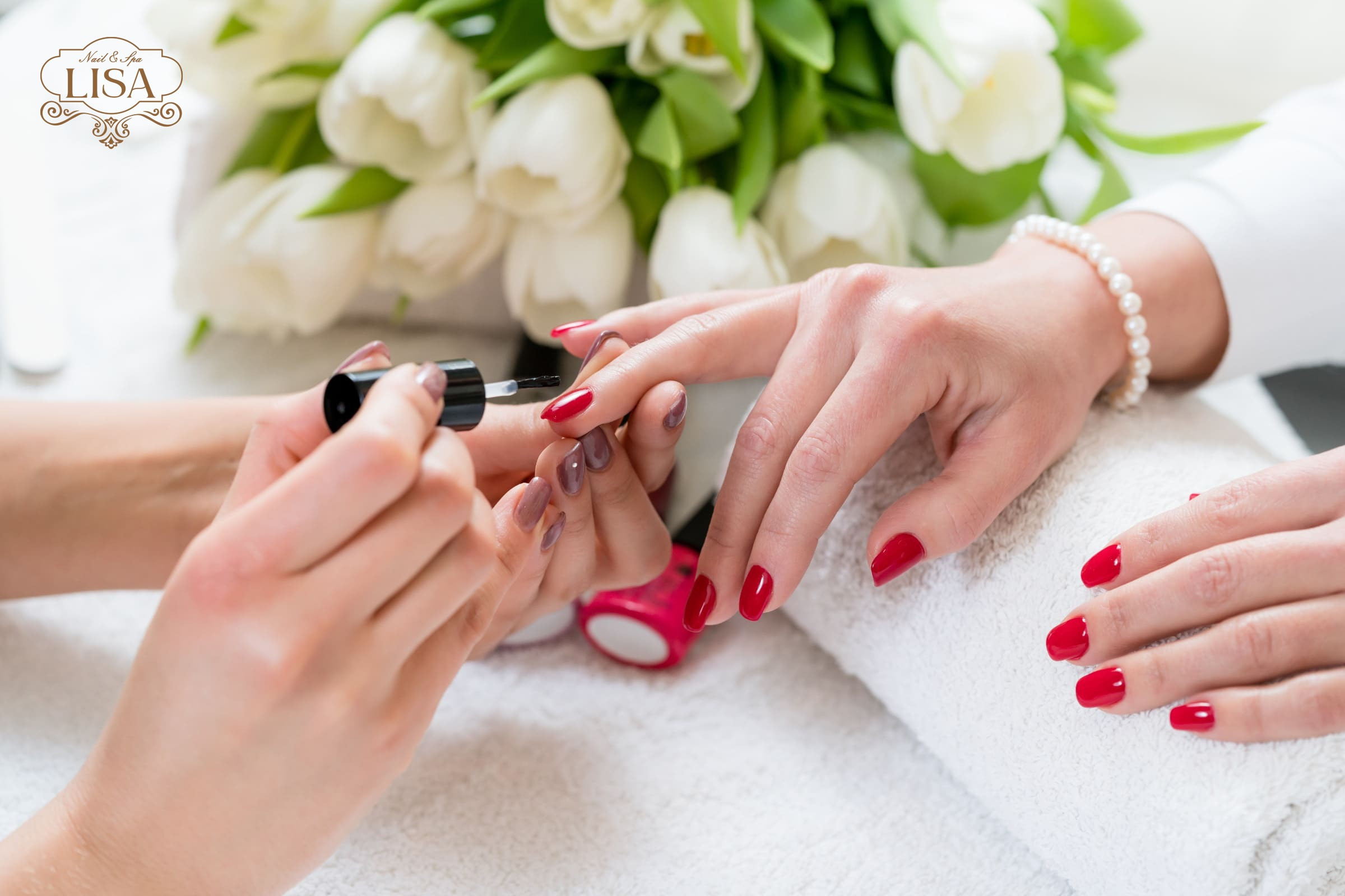 So sánh chi phí sơn gel và sơn thường móng tay