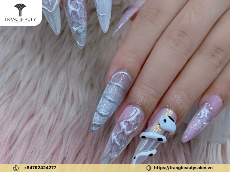 Sơn gel móng tay đẹp đính kim tuyến lấp lánh