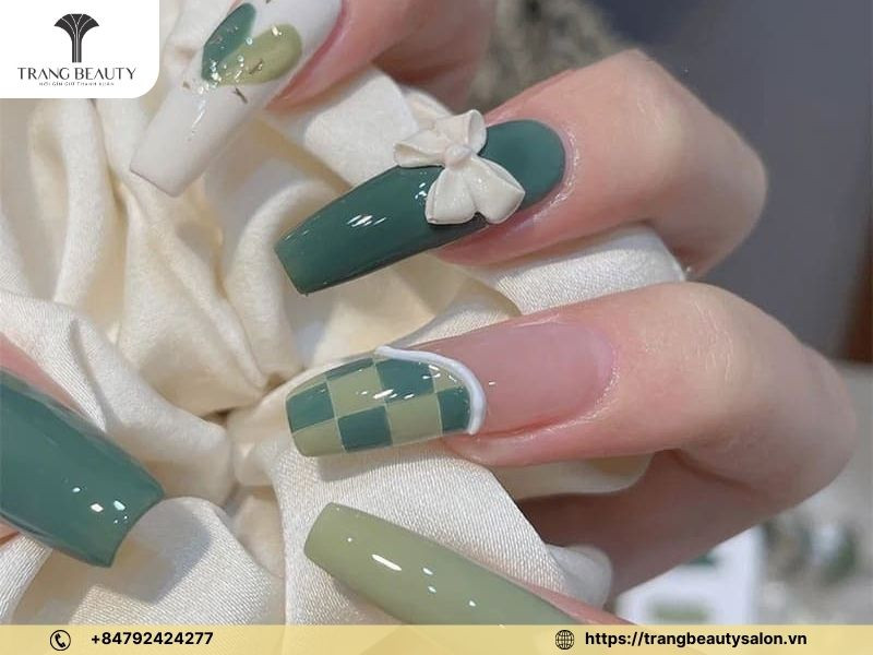 Sơn gel móng tay đẹp màu xanh lá nổi bật