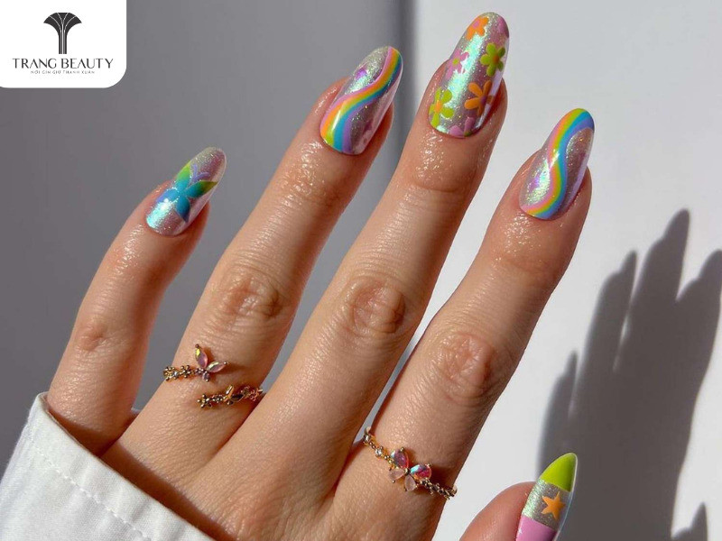 Sơn Móng Tay Đi Biển: Khám Phá Hơn 50 Mẫu Nail Đẹp Nổi Bật Mùa Hè Sơn móng tay đi biển nhiều sắc màu với hiệu ứng tráng gương độc đáo