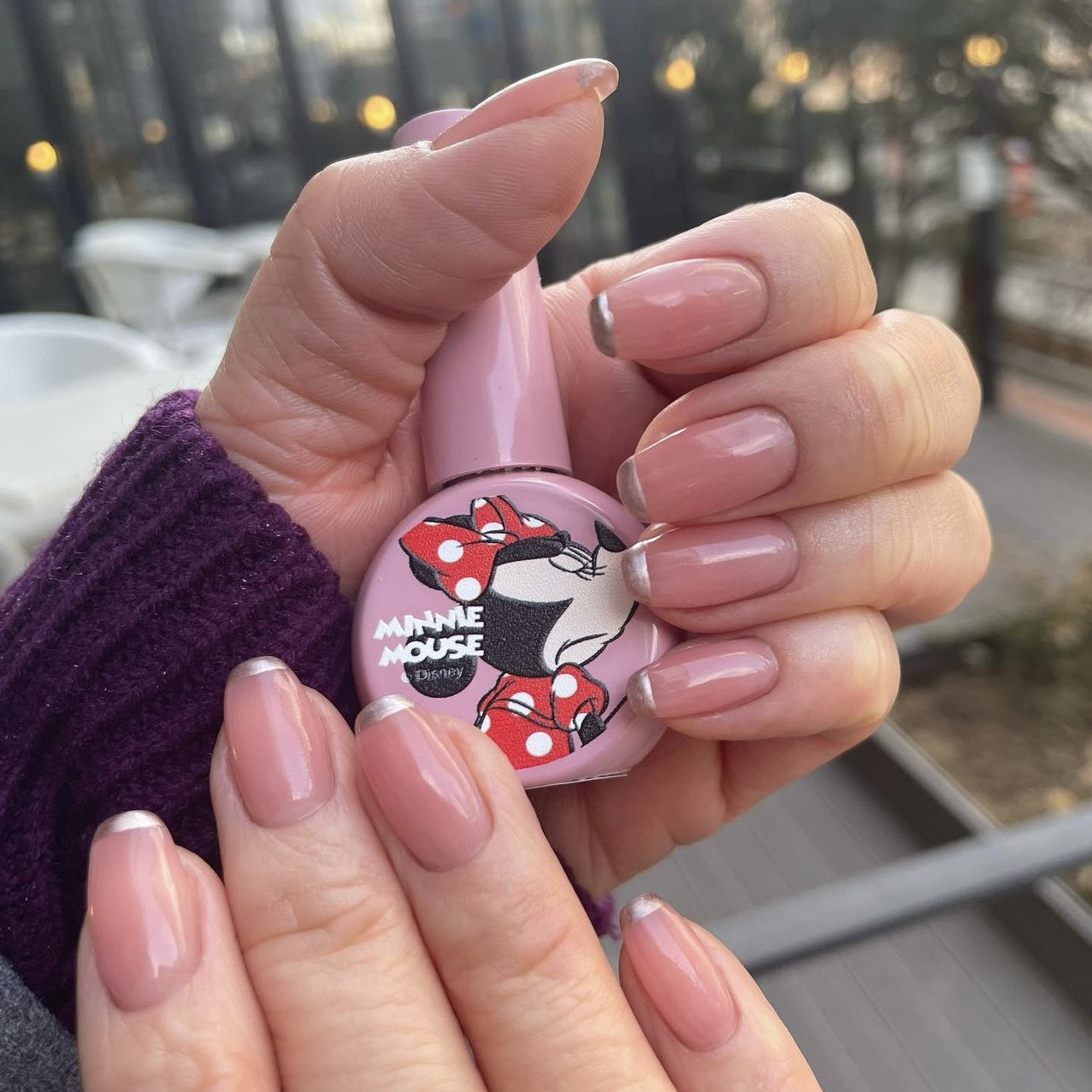 Sơn móng tay pastel kiểu Pháp không đối xứng màu sắc độc đáo