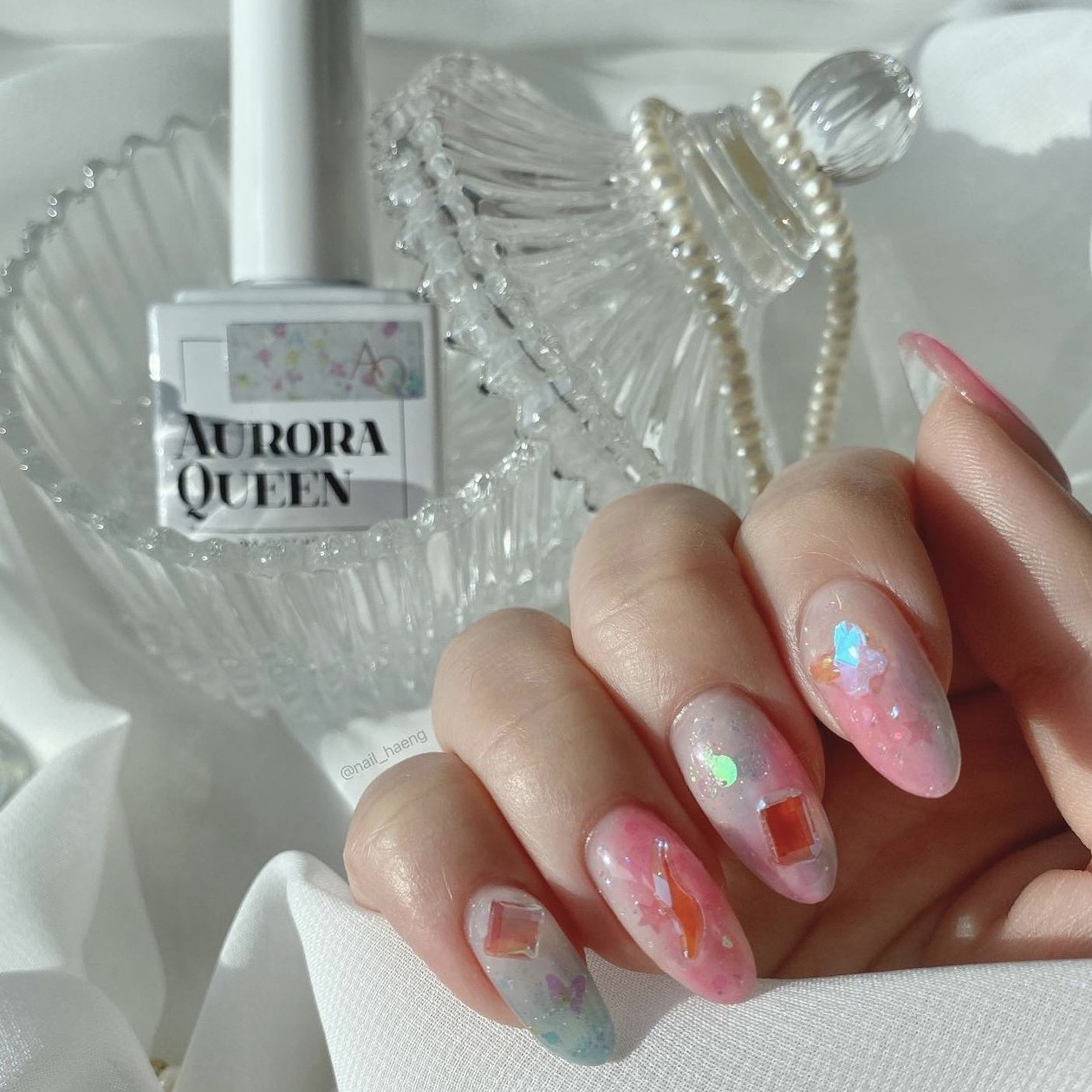 Sơn móng tay pastel Malibu Barbie màu hồng rực rỡ và cá tính